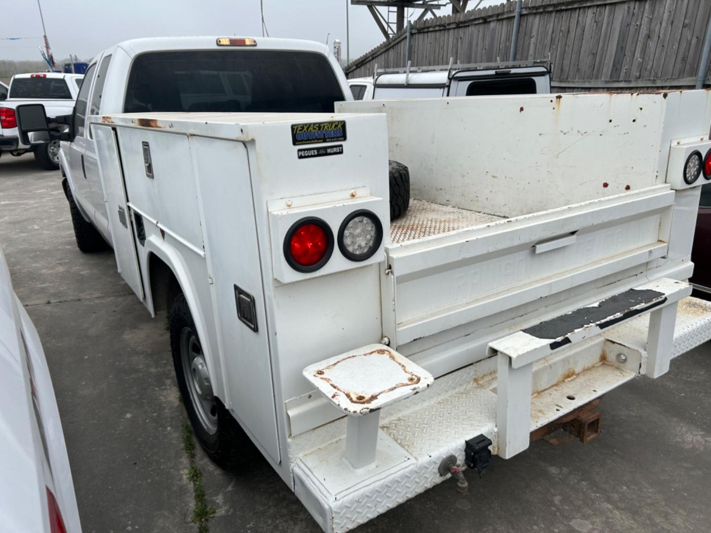 2015 White Ford F-350 SD (1FD7X3A66FE) with an 6.2L V8 F SOHC 16V engine, Automatic transmission, located at 1687 Business 35 S, New Braunfels, TX, 78130, (830) 625-7159, 29.655487, -98.051491 - Photo#1